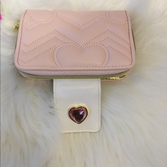 ❤️💗❤️Betsey Johnson Mini Bifold Wallet - Picture 2 of 5